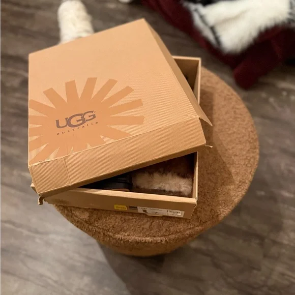 Faux Fur and Leather Women's Boots - Picture 5 of 12